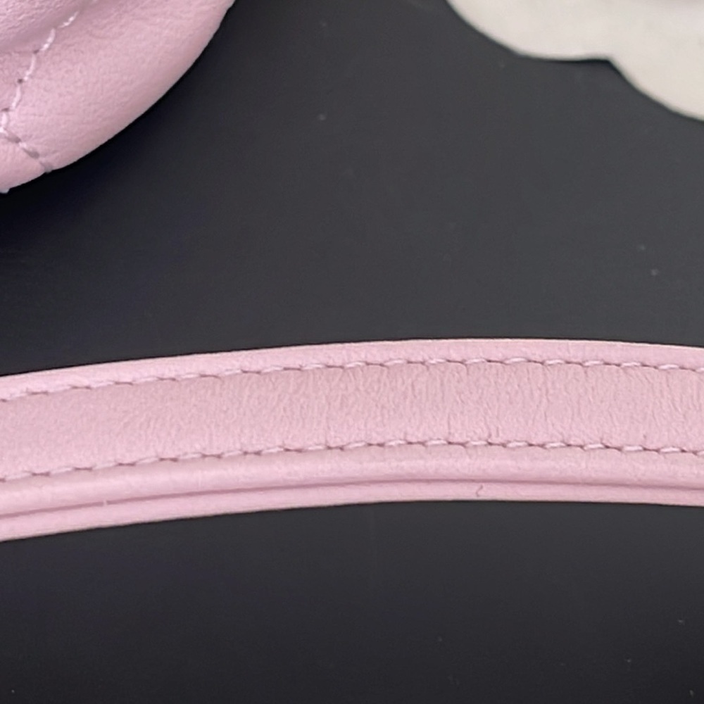 CHANEL Authentic 100% Luxurious Lamb leather bag - Picture 6 of 16